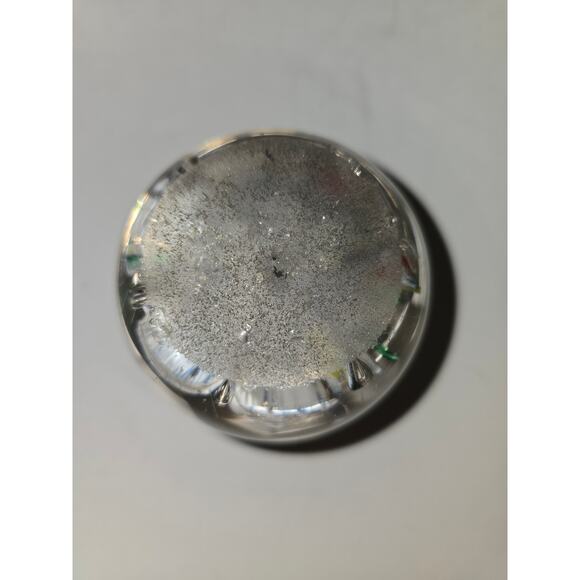 Beautiful Five Petal White Lily Studio Art‎ Paper Weight with Multi Colored Base - Picture 3 of 5